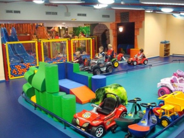 19d0e222842dfc28db7ee34e7b024e6a indoor playground playground ideas