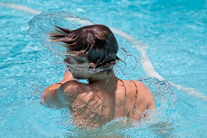 swimming 1925391 1920