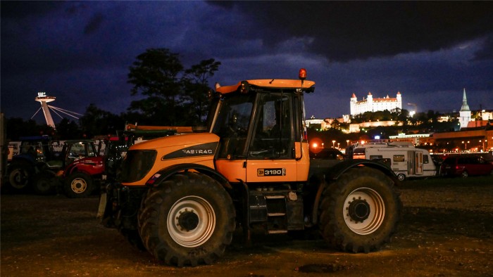 Tractor Night Pressburg