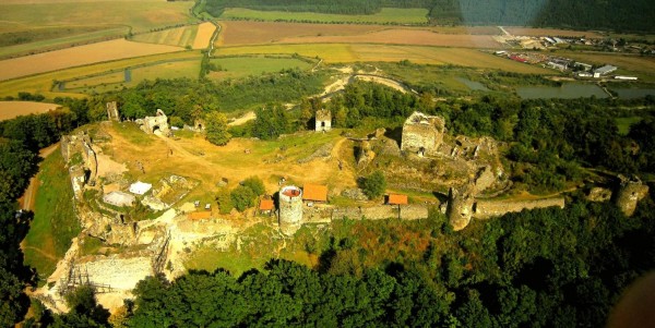 hrad Saris1