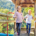 familienhotel dienten kinderspielplatz 12 560x373