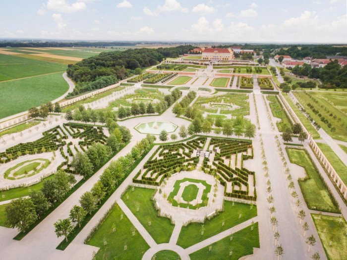 Schloss Hof Aerial 0003 Schloss Schoenbrunn Kultur und Betriebsges.m.b.H. Severin Wurnig web Kopie