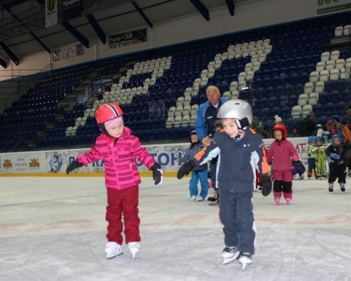 large Verejne korculovanie za Zimnom stadione mesta Poprad poprad.sk