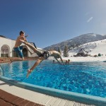 Wellness Thermal Roemerbad Skifahren und Therme Bad Kleinkirchheim Winter Johannes Puch Kaernten Werbung 1
